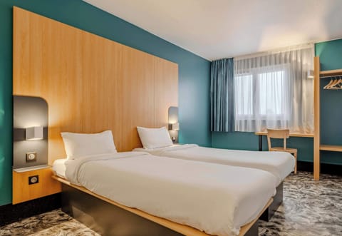 In-room safe, desk, soundproofing, iron/ironing board