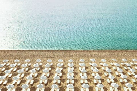 On the beach, free beach shuttle, sun loungers, beach umbrellas