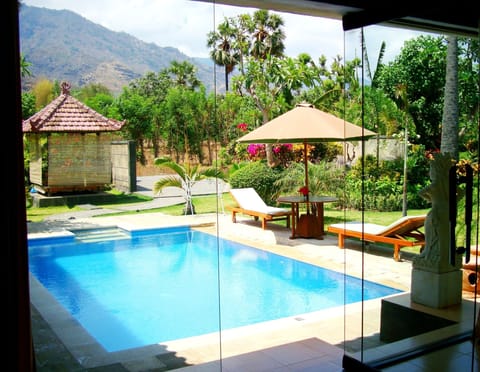 2 outdoor pools