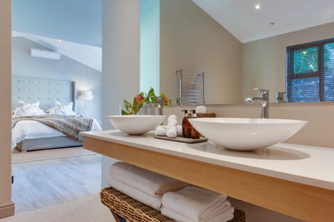 Superior Suite | Bathroom sink