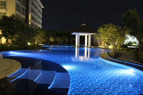 Poolside bar