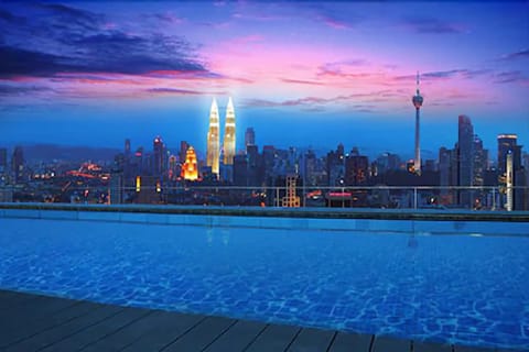 2 outdoor pools
