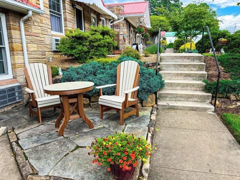 Room, 1 King Bed | Terrace/patio