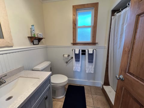 Shower, free toiletries, towels