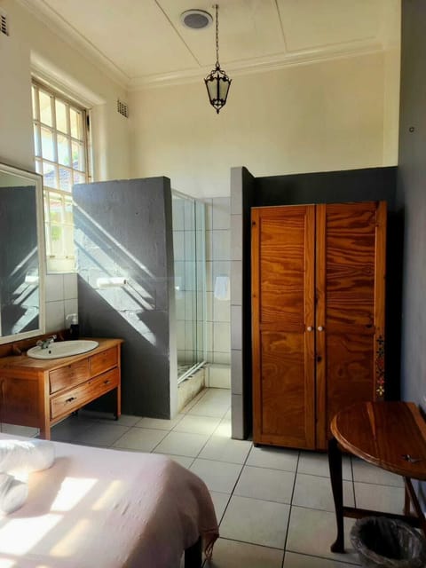 Classic Double Room, 1 Double Bed, Non Smoking | Bathroom | Shower