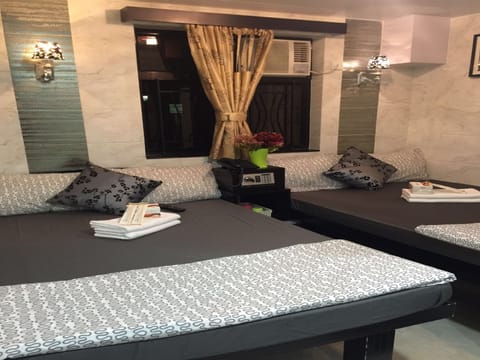 Standard Quadruple Room | In-room safe, iron/ironing board, free WiFi, bed sheets