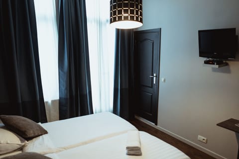 Standard Twin Room | Pillowtop beds, individually decorated, desk, iron/ironing board