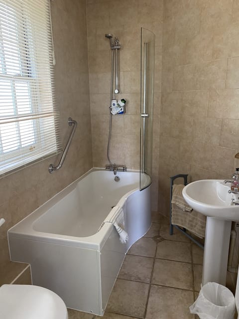 Twin Room | Bathroom | Towels