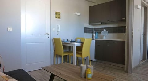 Full-size fridge, stovetop, coffee/tea maker, electric kettle