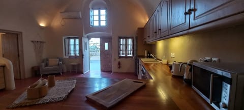 Villa, 4 Bedrooms | Private kitchen | Full-size fridge, microwave, oven, stovetop