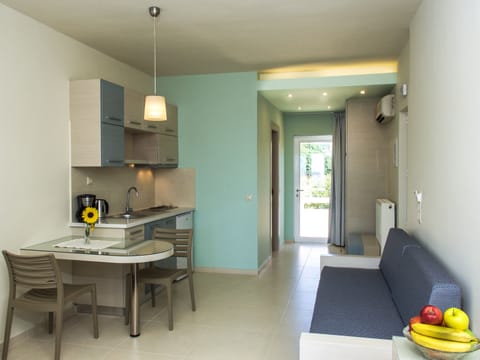 Studio | Living area | Flat-screen TV