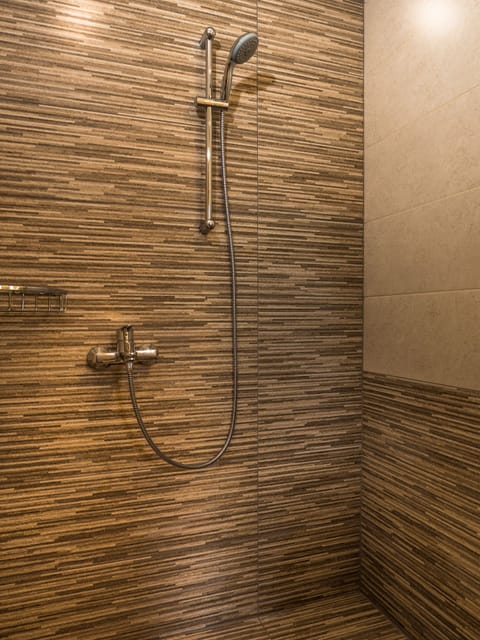 Studio | Bathroom shower