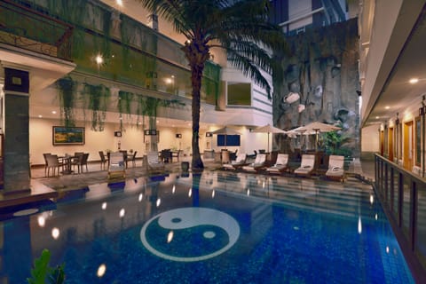 Outdoor pool, pool umbrellas, sun loungers