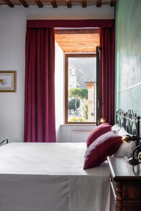 Standard Double Room | Hypo-allergenic bedding, in-room safe, desk, soundproofing