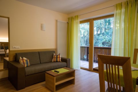 Economy Double Room | In-room safe, desk, free WiFi, bed sheets