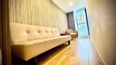 Quadruple Room, Balcony with Street View | In-room dining