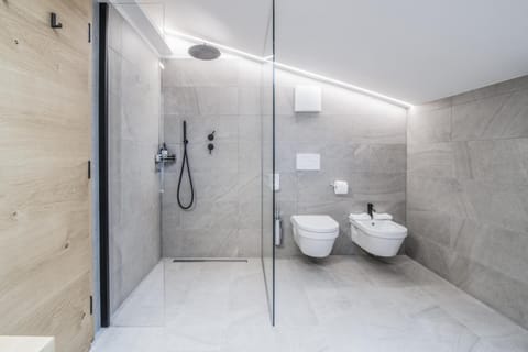 Suite, 1 Bedroom (Tower) | Bathroom | Eco-friendly toiletries, hair dryer, bathrobes, slippers