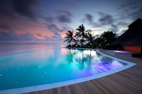 3 outdoor pools, pool umbrellas, sun loungers