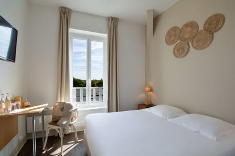 Business Room | Desk, laptop workspace, free WiFi, bed sheets