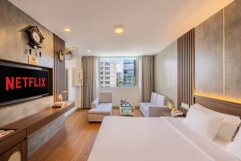 Deluxe Room | Minibar, blackout drapes, iron/ironing board, free WiFi