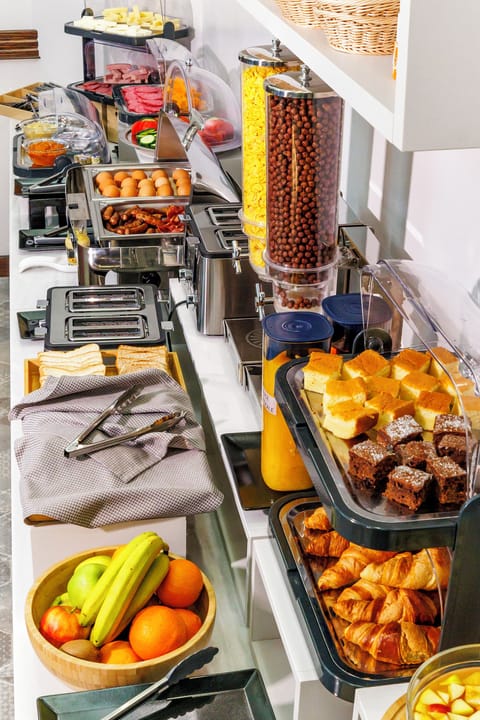 Daily buffet breakfast for a fee