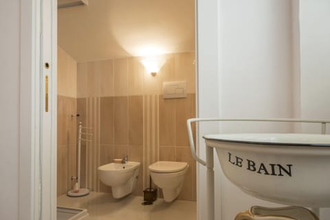 Duplex, 2 Bedrooms, Ocean View | Bathroom | Shower, free toiletries, hair dryer, bathrobes