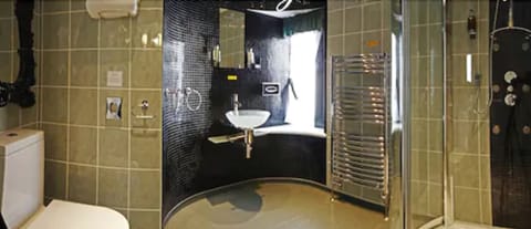 Desk, blackout drapes, iron/ironing board, free WiFi