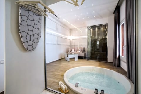 Luxury Room | Private spa tub