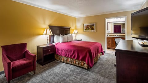 Standard Room, 1 Queen Bed, Accessible, Bathtub | Soundproofing, iron/ironing board, travel crib