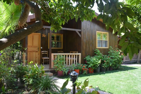 Family Bungalow | Minibar, in-room safe, soundproofing, free WiFi