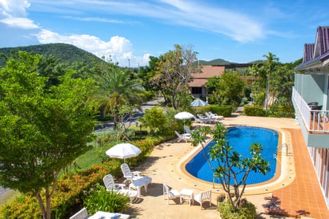 Outdoor pool, pool umbrellas, sun loungers