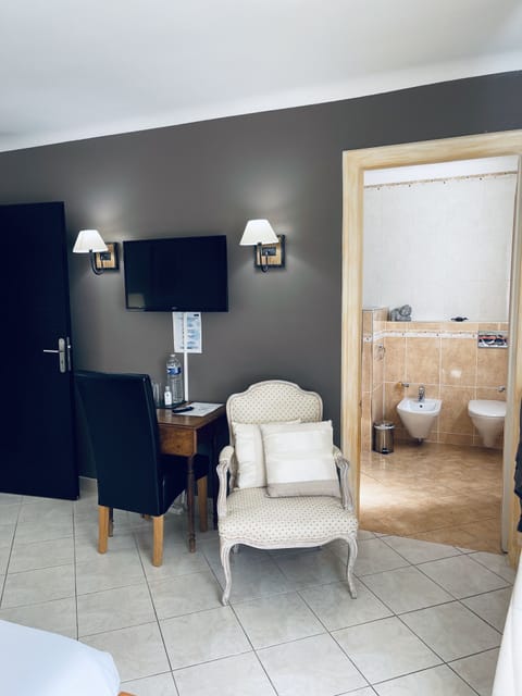 Superior Double Room, Ensuite, Garden View