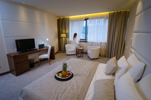 Presidential Suite | Premium bedding, minibar, in-room safe, blackout drapes