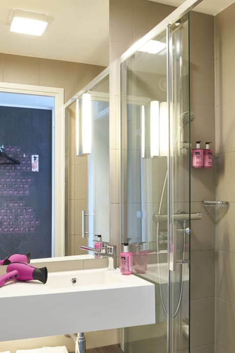 Shower, free toiletries, hair dryer, towels