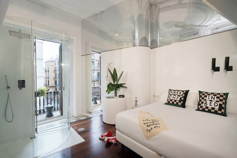 Deluxe Double Room, Balcony | Iron/ironing board, free WiFi, bed sheets