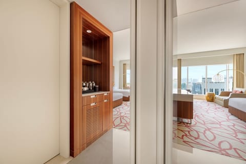 Family Room, 1 Double Bed, Smoking | Pillowtop beds, minibar, in-room safe, desk