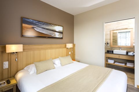 Premium bedding, in-room safe, desk, soundproofing