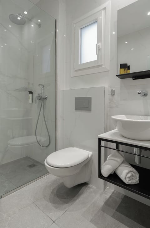 Family Room | Bathroom | Eco-friendly toiletries, hair dryer, slippers, towels