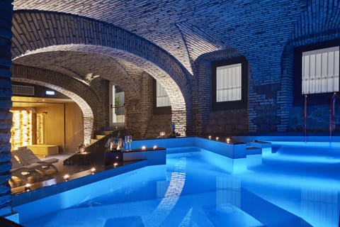 Sauna, hot tub, Turkish bath, body treatments, body scrubs, facials