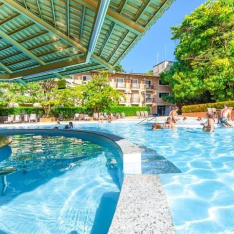 15 outdoor pools, free cabanas, pool umbrellas