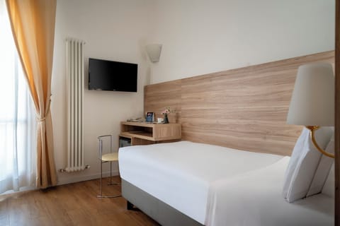 Classic Single Room | Down comforters, minibar, in-room safe, desk