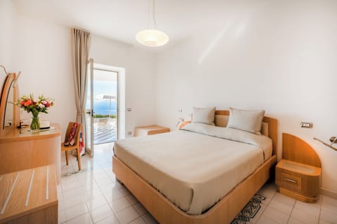 Superior Double Room, Sea View (shared terrace) | Premium bedding, minibar, in-room safe, desk