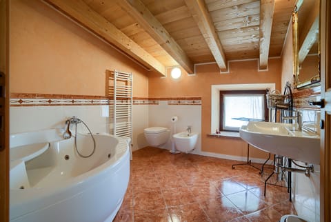 Junior Double Room | Bathroom | Free toiletries, hair dryer, bathrobes, slippers