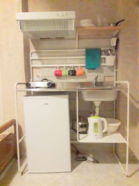 Standard Triple Room, Partial Sea View | Private kitchenette | Fridge, stovetop, electric kettle, cookware/dishes/utensils