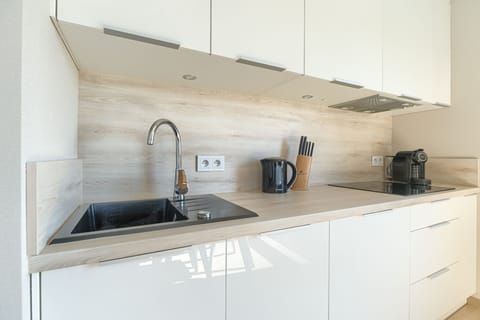 Apartment, 2 Bedrooms | Private kitchen | Stovetop, electric kettle