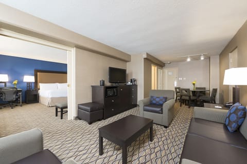 Deluxe Room | Premium bedding, individually furnished, desk, iron/ironing board