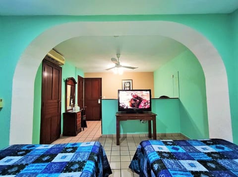 Classic Single Room | Hypo-allergenic bedding, down comforters, desk, laptop workspace