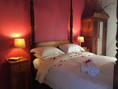 Queen rooms | Premium bedding, individually furnished, free WiFi, bed sheets