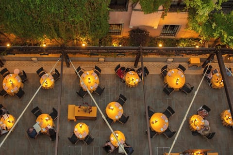 Lunch and dinner served