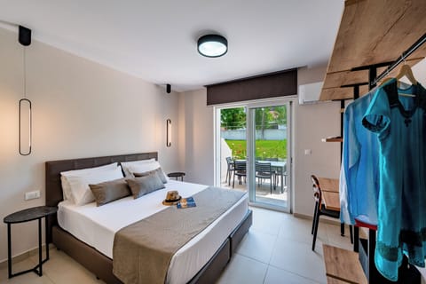 Family Suite | Premium bedding, desk, laptop workspace, blackout drapes